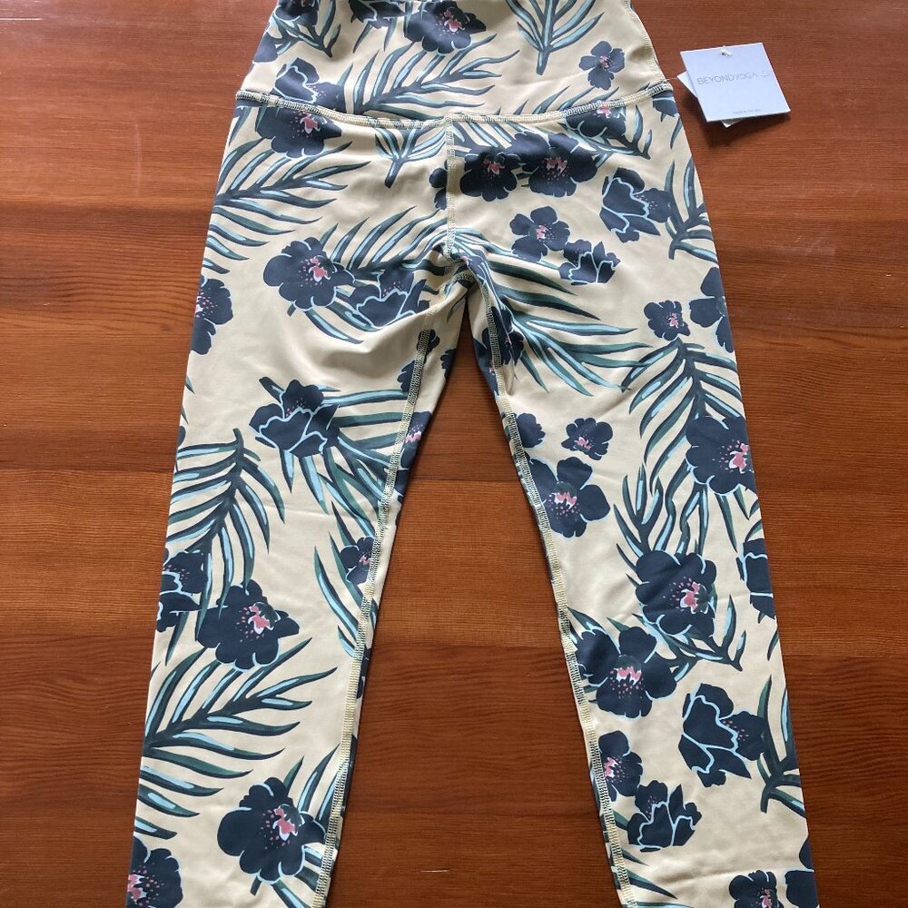 NWT BEYOND YOGA Size M Sunrise Yellow with floral print